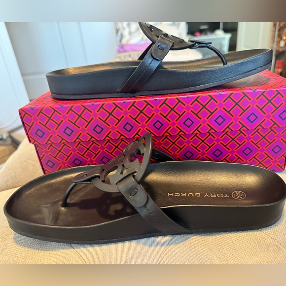 Black Minimalist Thong Sandals with Glossy Straps - Picture 13 of 14